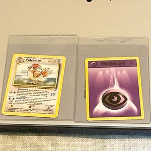 Pokémon Base Set 2: Rare Pidgeotto + purple Psychic Energy card